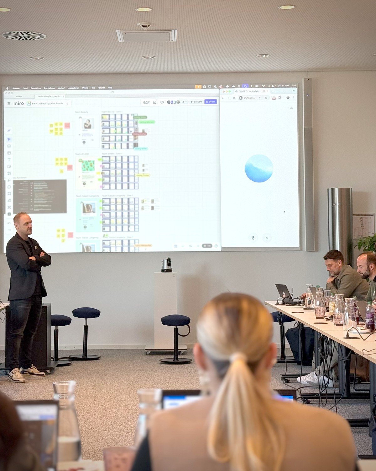 Fabian Roser in an enterprise workshop with a leadership team